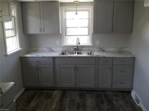 10140 Moore Dr, Parma, OH 44130 photo 16
