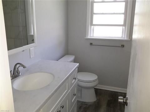 10140 Moore Dr, Parma, OH 44130 photo 9