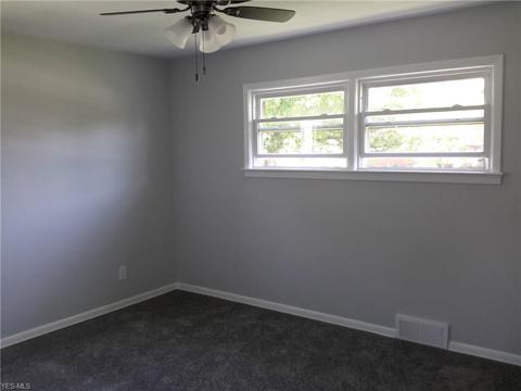 10140 Moore Dr, Parma, OH 44130 photo 12