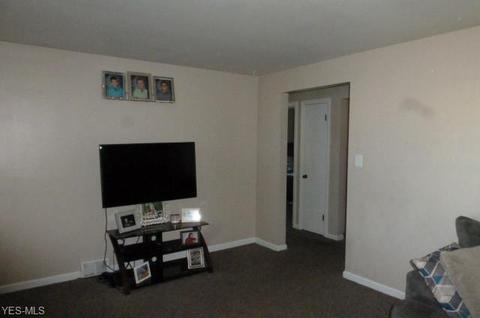 975 5th St, Struthers, OH 44471 photo 8