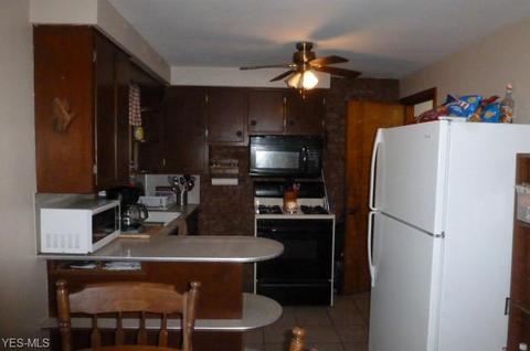 975 5th St, Struthers, OH 44471 photo 4