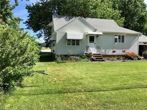 36829 Saint Clair St, Willoughby, OH 44094 photo 2
