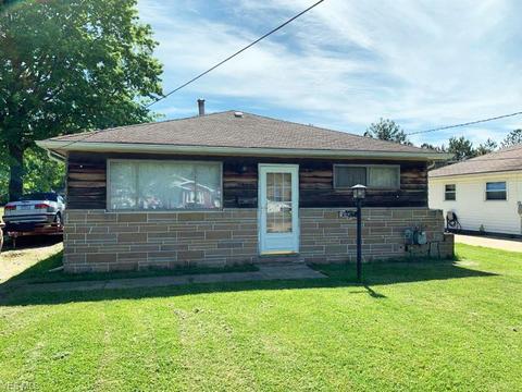 4699 Willowbrook Dr, Mentor, OH 44060 photo 1