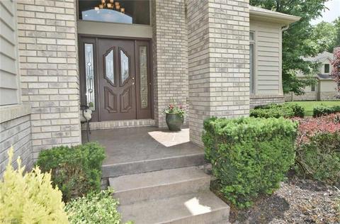 205 Brighton Dr, Aurora, OH 44202 photo 2