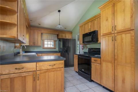 453 W Omar St, Struthers, OH 44471 photo 7