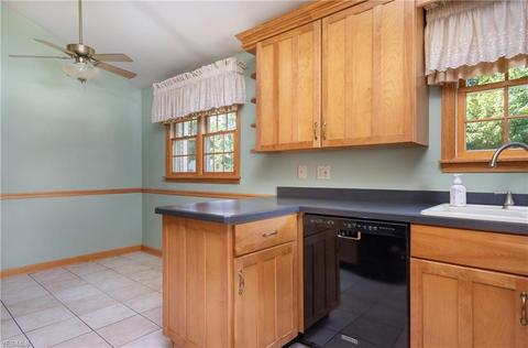 453 W Omar St, Struthers, OH 44471 photo 6