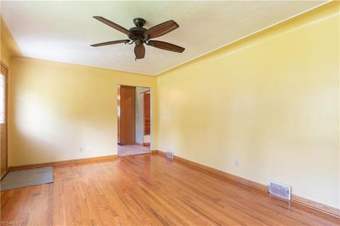 453 W Omar St, Struthers, OH 44471 photo 4