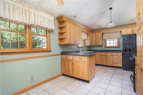 453 W Omar St, Struthers, OH 44471 photo 5