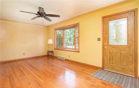 453 W Omar St, Struthers, OH 44471 photo 3
