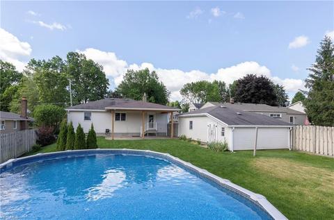 453 W Omar St, Struthers, OH 44471 photo 2