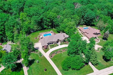 8310 Eagle Ridge Dr, Concord, OH 44077 photo 2