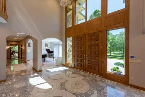 8310 Eagle Ridge Dr, Concord, OH 44077 photo 3