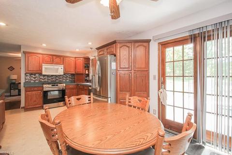 6101 Sequoia Dr, Parma, OH 44134 photo 9
