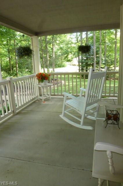 5540 Walnut Grove Cir, Struthers, OH 44471 photo 3
