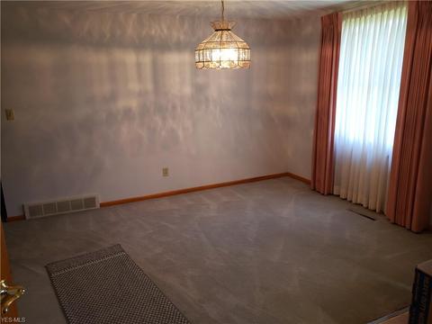 2327 Jackson St, Lorain, OH 44052 photo 4