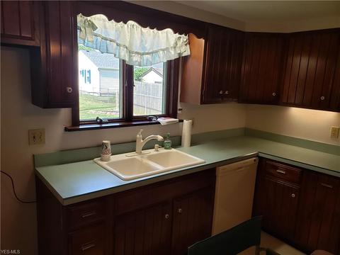 2327 Jackson St, Lorain, OH 44052 photo 5
