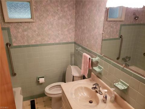 2327 Jackson St, Lorain, OH 44052 photo 9