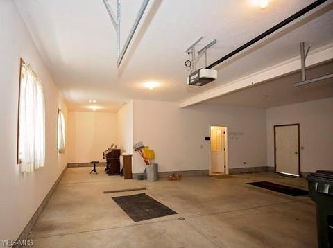 725 Kent Cir, Elyria, OH 44035 photo 32