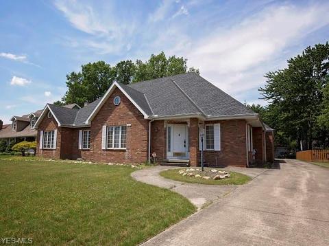 725 Kent Cir, Elyria, OH 44035 photo 2