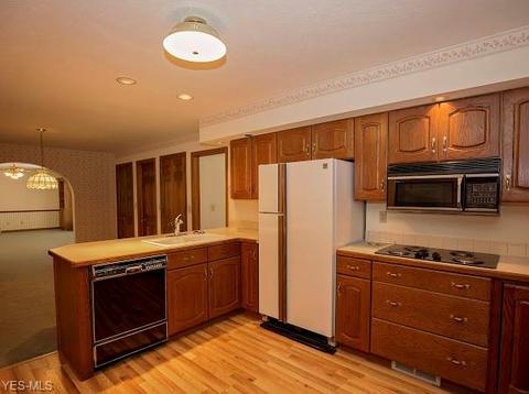 725 Kent Cir, Elyria, OH 44035 photo 14