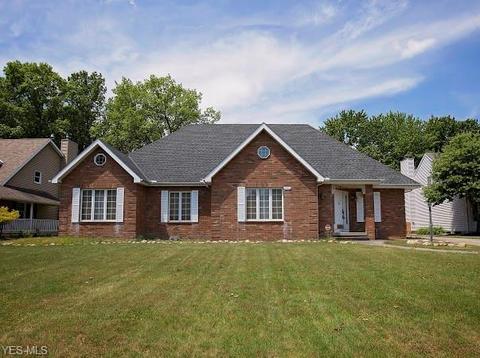 725 Kent Cir, Elyria, OH 44035 photo 1