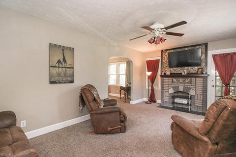 500 Eckard Ave, Akron, OH 44314 photo 2