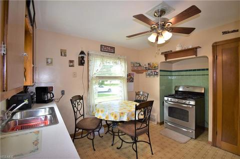 6701 Biddulph Rd, Brooklyn, OH 44144 photo 2