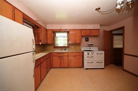 1009 5th St, Struthers, OH 44471 photo 7