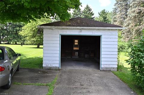 1009 5th St, Struthers, OH 44471 photo 2
