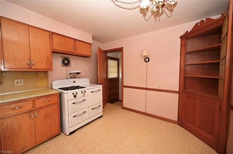 1009 5th St, Struthers, OH 44471 photo 8