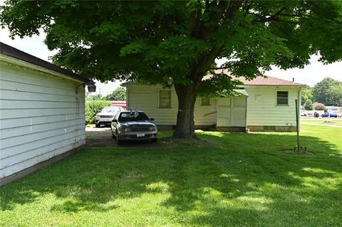 1009 5th St, Struthers, OH 44471 photo 4