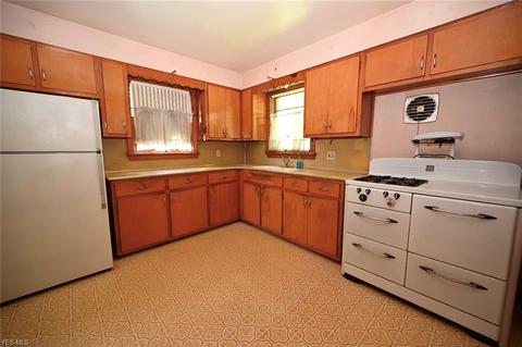 1009 5th St, Struthers, OH 44471 photo 6