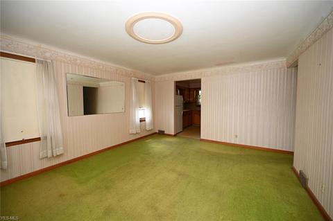 1009 5th St, Struthers, OH 44471 photo 5