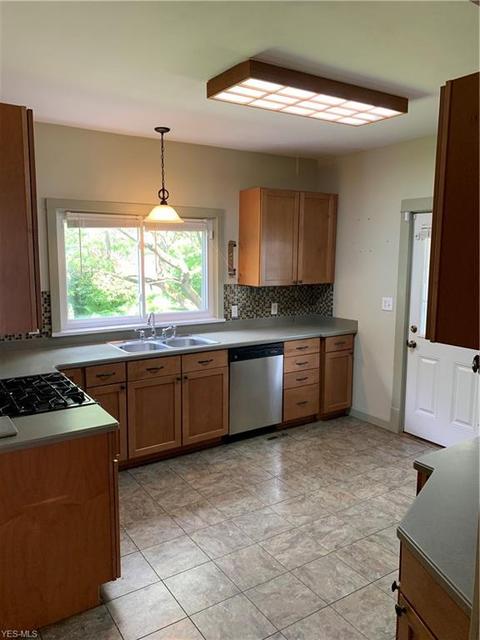 405 W 12th St, Dover, OH 44622 photo 8