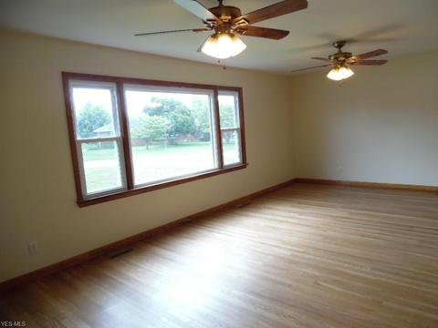 711 Mitchell Ave, Beverly, OH 45715 photo 4