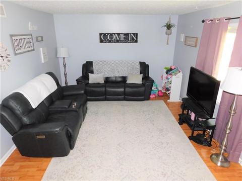 1536 Gurley Ave, Akron, OH 44310 photo 3