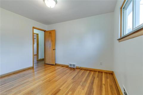 11301 Aaron Dr, Parma, OH 44130 photo 12