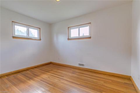 11301 Aaron Dr, Parma, OH 44130 photo 13