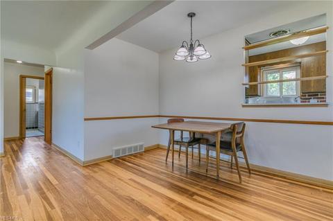 11301 Aaron Dr, Parma, OH 44130 photo 5