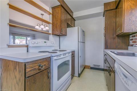 11301 Aaron Dr, Parma, OH 44130 photo 6