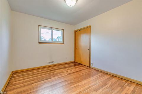 11301 Aaron Dr, Parma, OH 44130 photo 11