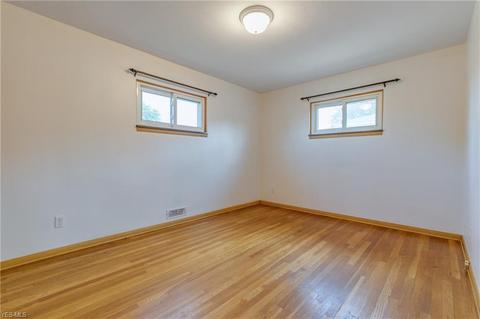 11301 Aaron Dr, Parma, OH 44130 photo 9