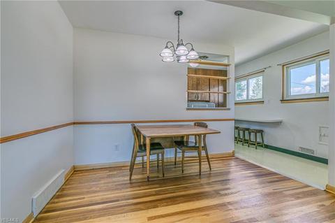 11301 Aaron Dr, Parma, OH 44130 photo 4