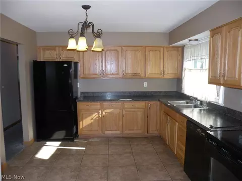 4134 Shelby Rd, Youngstown, OH 44511 photo 8