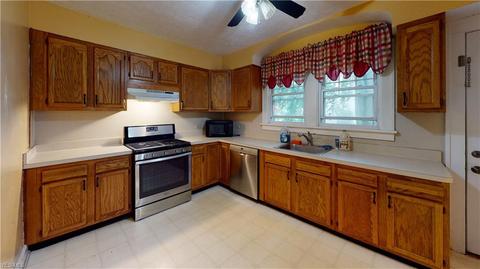 7047 Reynolds Rd, Mentor, OH 44060 photo 2