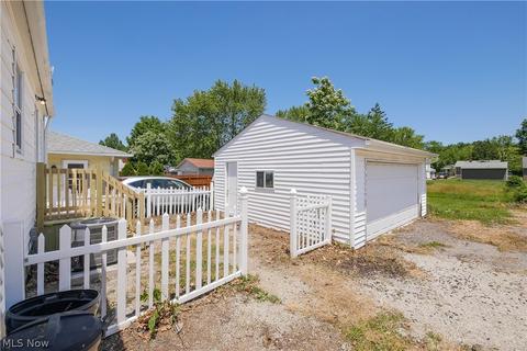1815 Robindale St, Wickliffe, OH 44092 photo 6