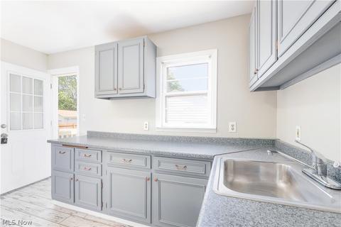 1815 Robindale St, Wickliffe, OH 44092 photo 17
