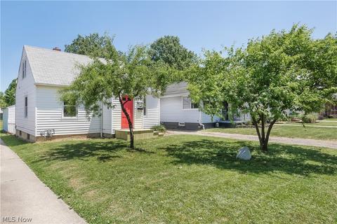 1815 Robindale St, Wickliffe, OH 44092 photo 2