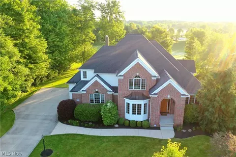 7233 Castle Pine Dr, Solon, OH 44139 photo 2
