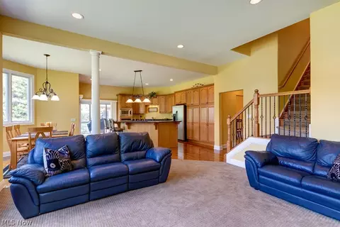 7233 Castle Pine Dr, Solon, OH 44139 photo 11